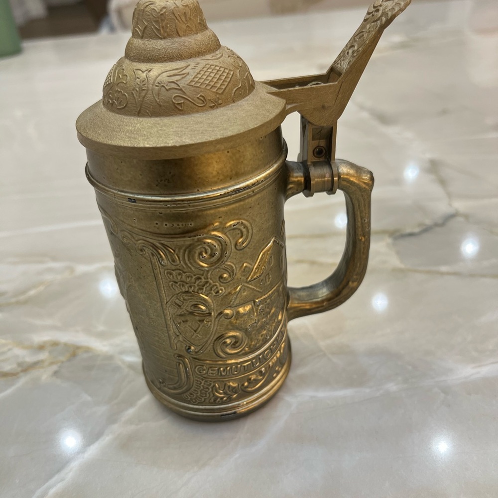 Vintage stein plastic hinged lid EIN prosit der Gemutlichkeit